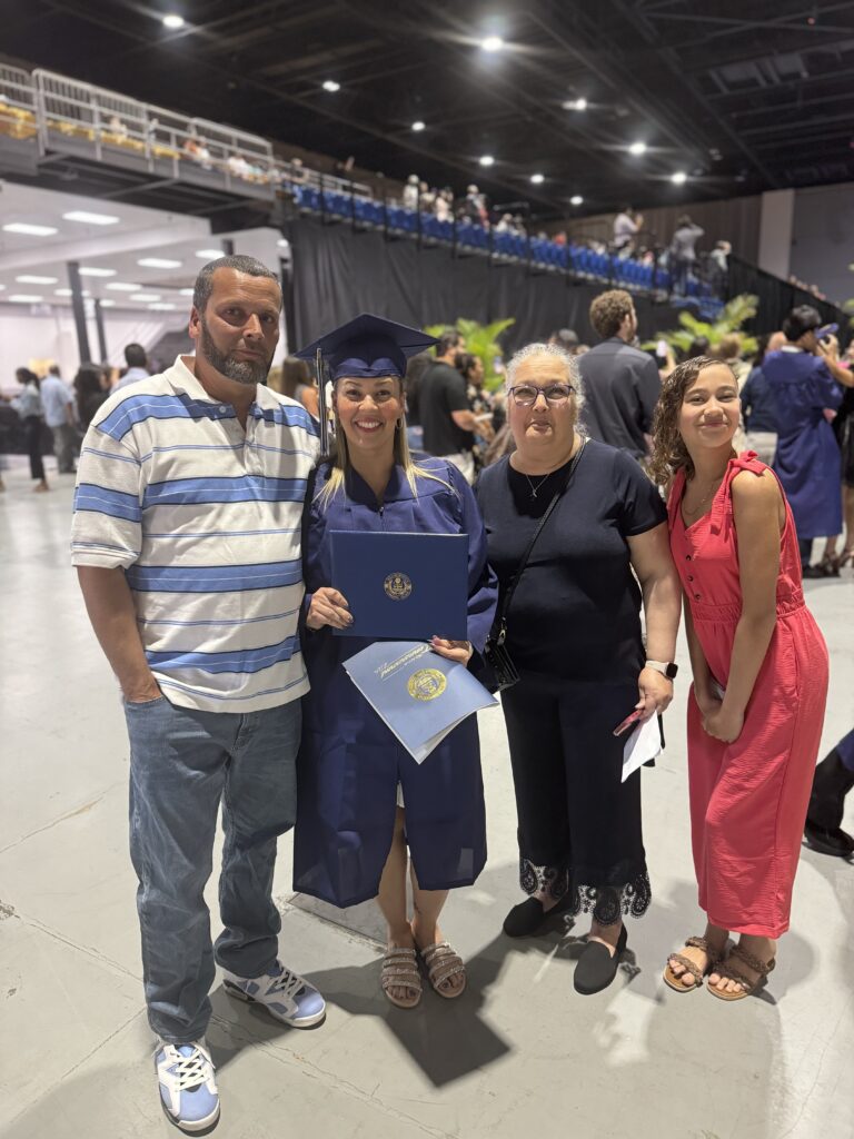 mari_fam_grad